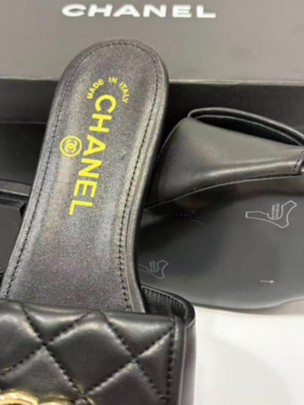 Chanel Quilted CC Sandals Size 39 - With Box - Picture 3 of 3